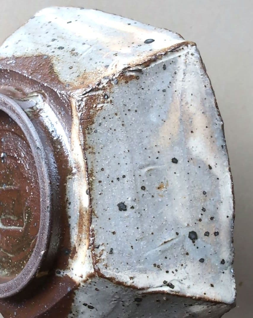 伊賀焼　蓮 善隆作　粉引手　六角皿二枚　共箱あり