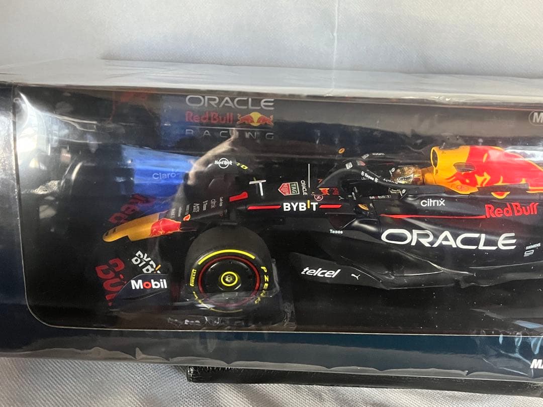 レッドブルF1 1/18 マックス・フェルスタッペン　メキシコGPウィナー