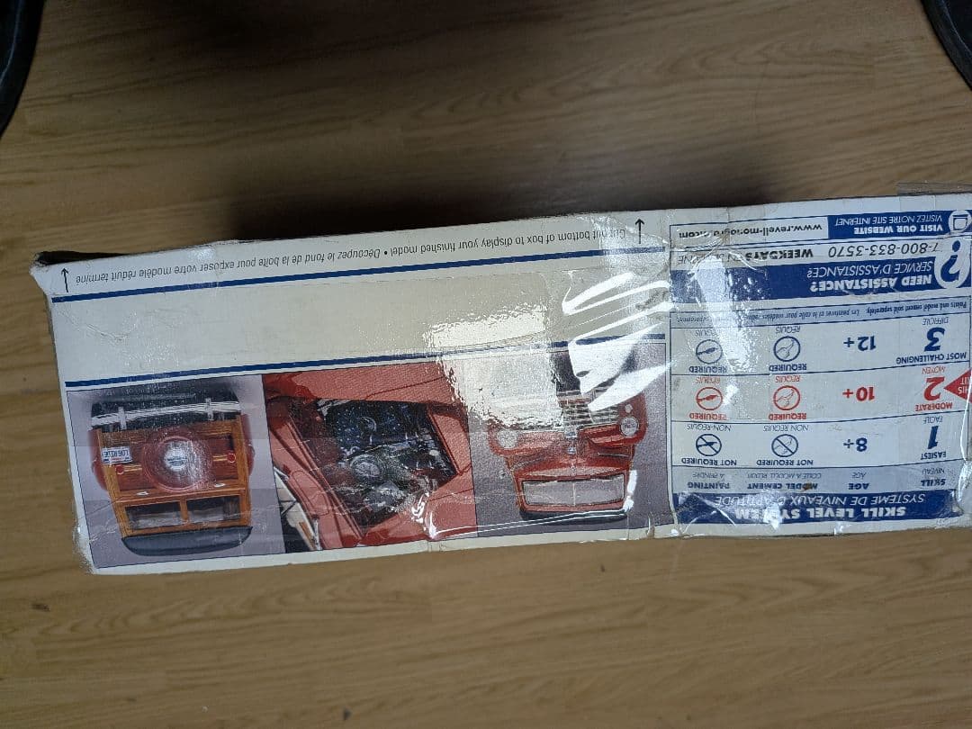 Revell 48 Ford Woody プラモデル箱はボロボロ中身は未開封です