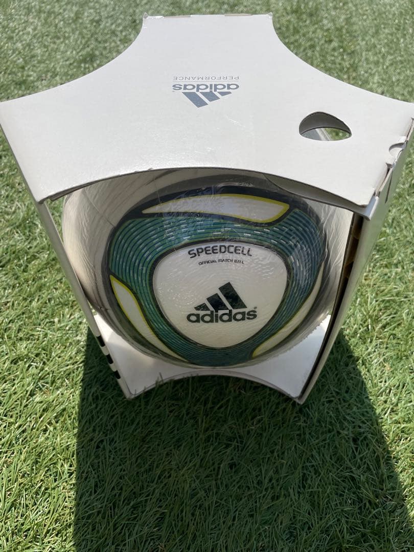 アディダス　サッカーボール　スピードセル