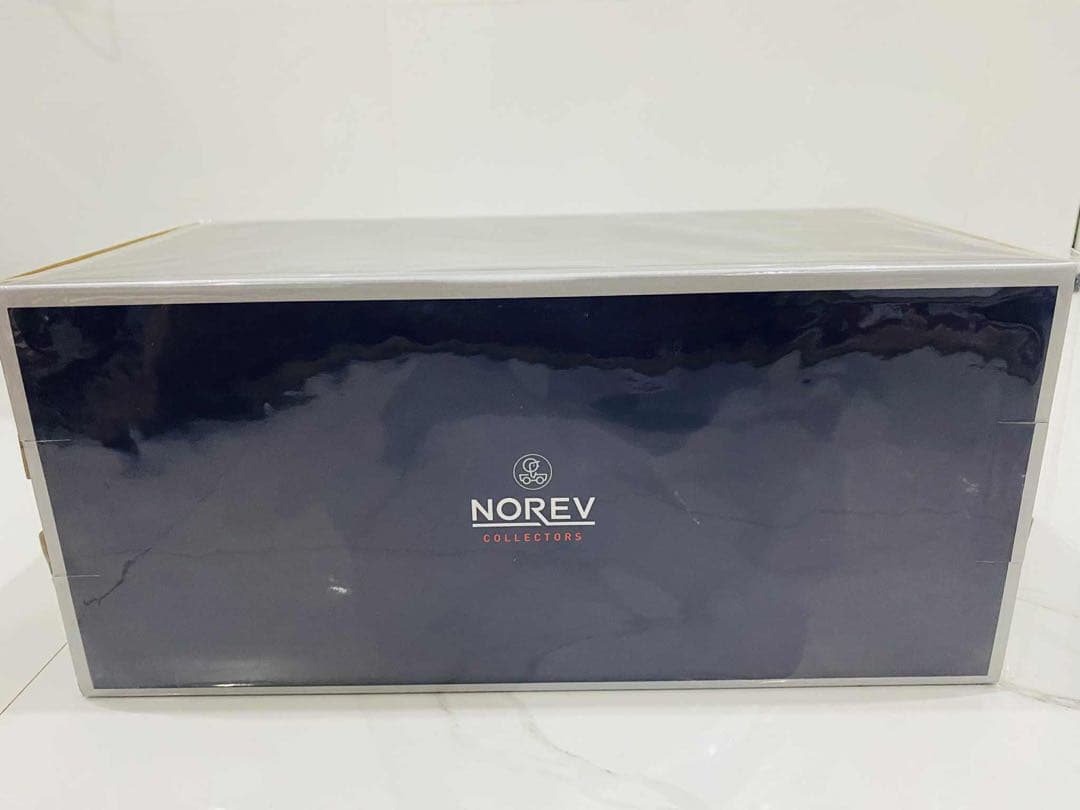 ポルシェ 911 GT2 RS 1/18 ミニカー 青