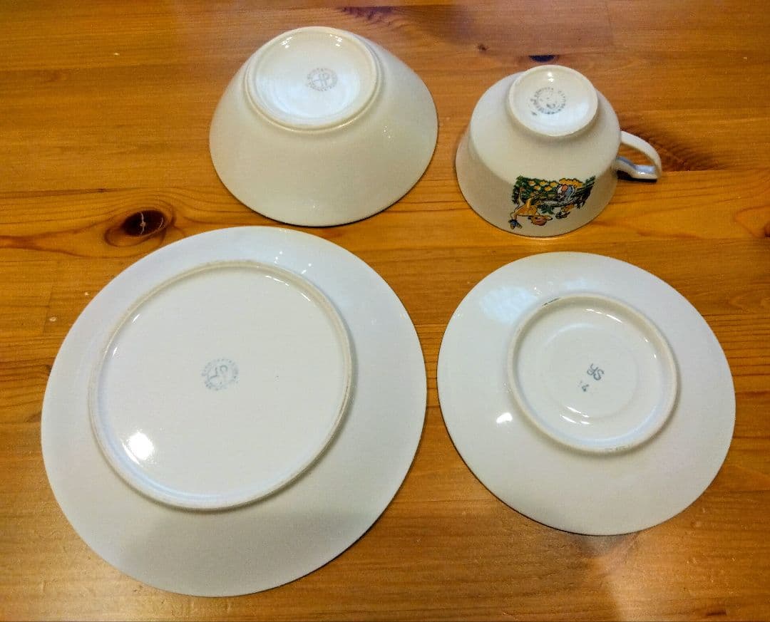 バンビ　アンティーク食器セット