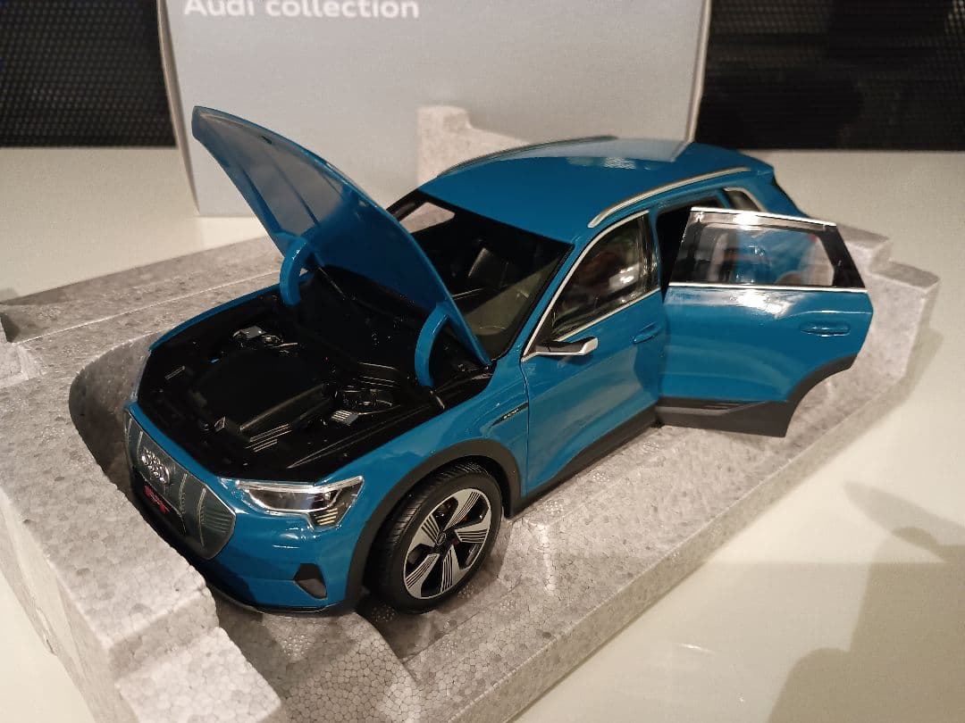 ノレブ NOREV 特注品 アウディ Audi e-tron 1/18