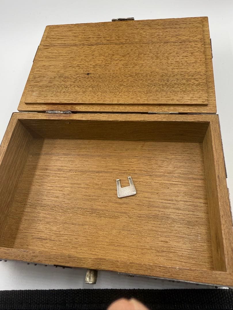 純銀木製ボックス 花の彫刻