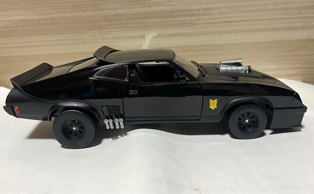 グリーンライト 1/18 1973フォード ファルコン XB