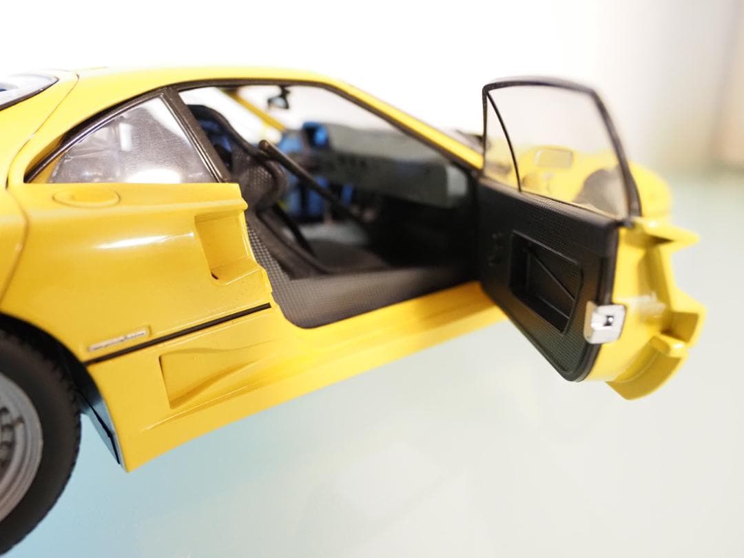 AUTOart 1/18 Ferrari F40イエロー旧ダイキャスト開閉モデル