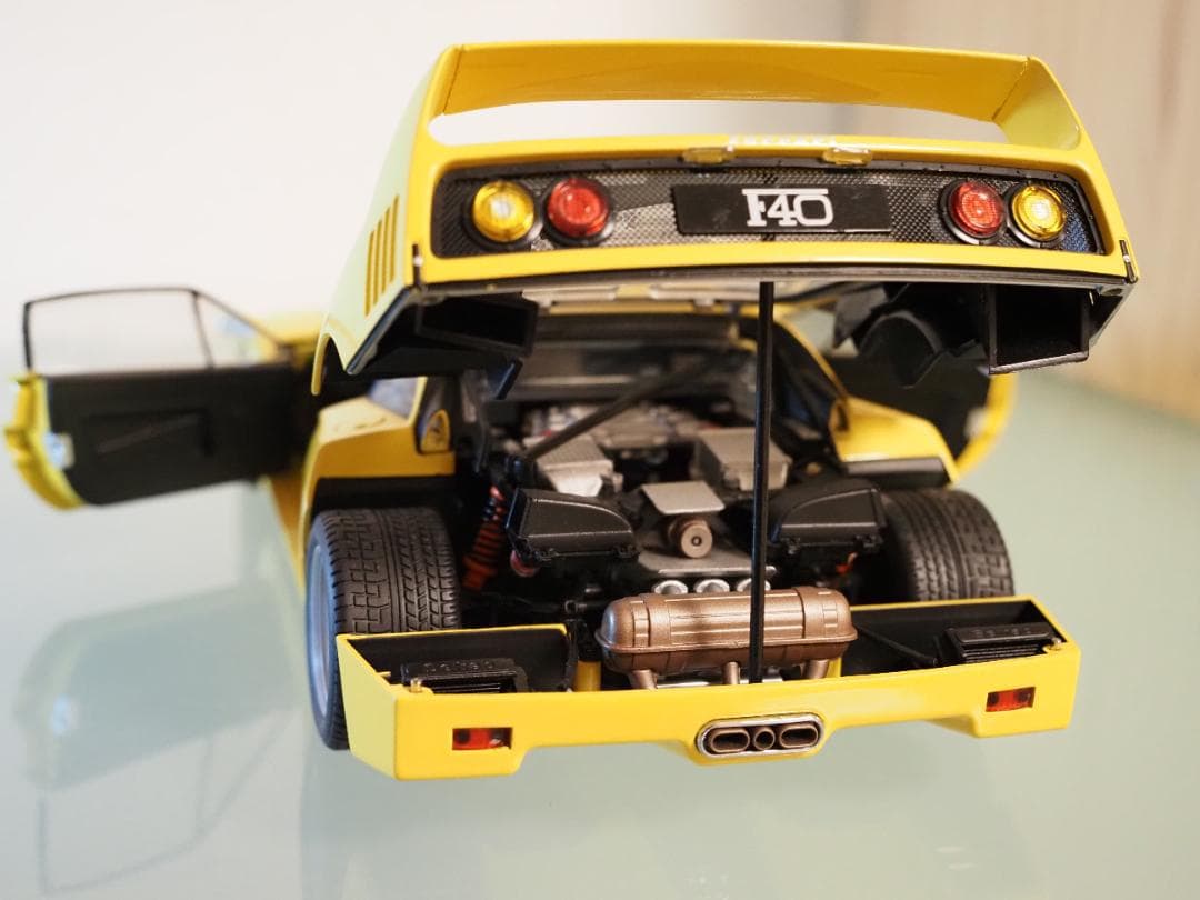 AUTOart 1/18 Ferrari F40イエロー旧ダイキャスト開閉モデル