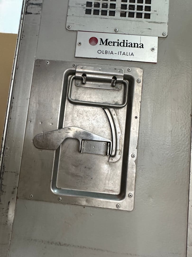Meridiana航空　イタリア　ミールカート　フルサイズ 機内カート