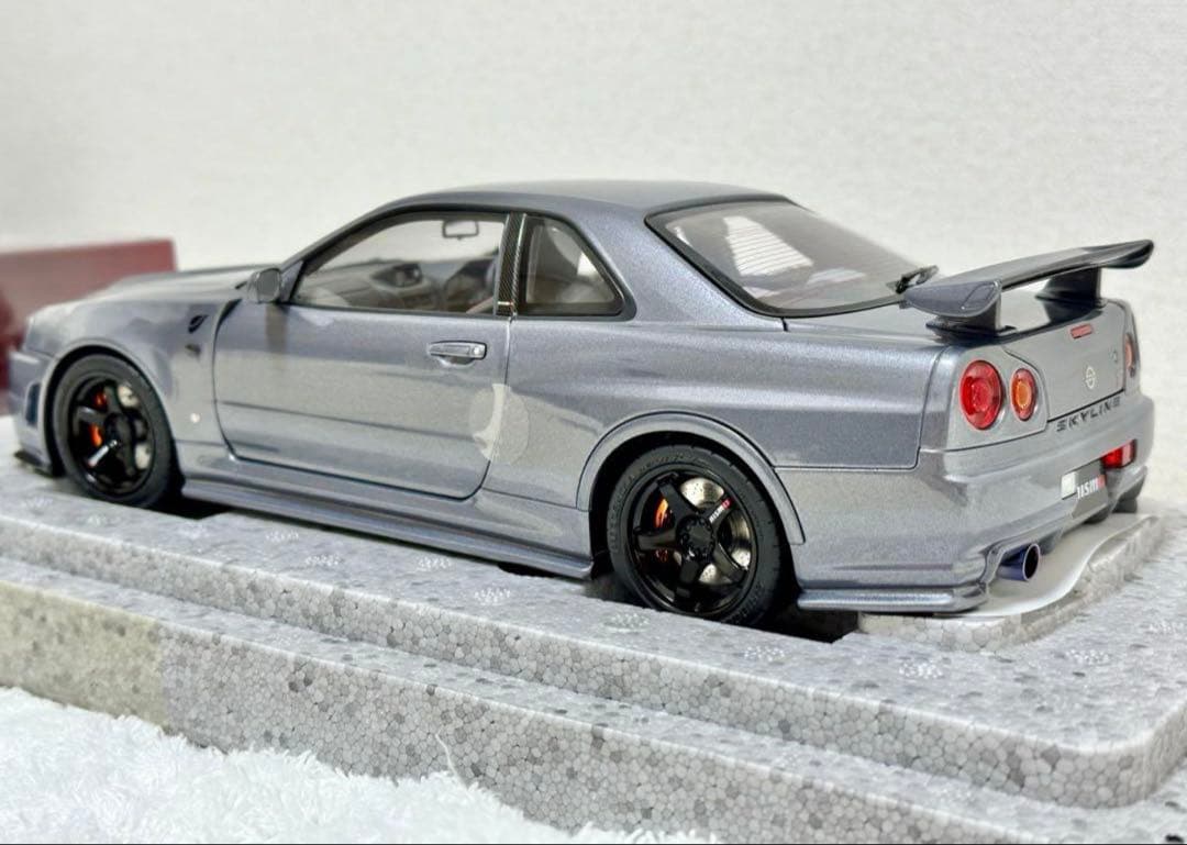 MOTORHELIX 日産 スカイライン GTR R34 1/18