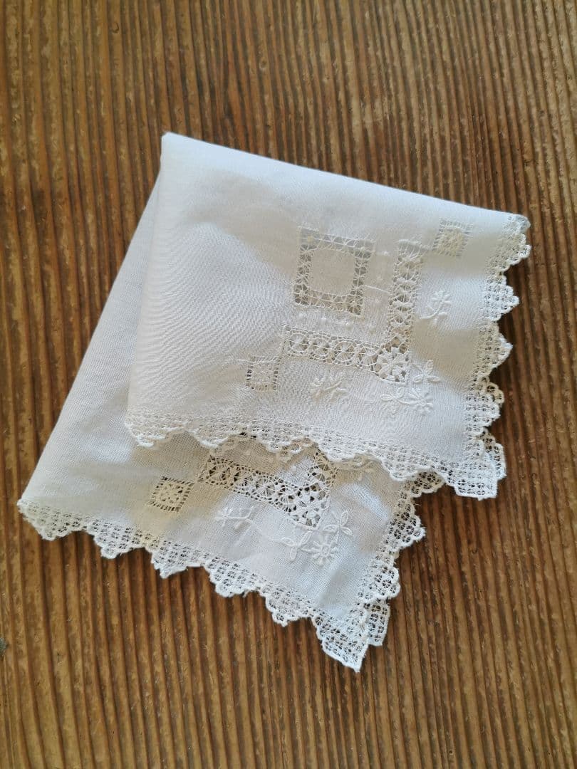 アンティーク ドローン&ニードルワーク リネンクロスハンカチ 総刺繍スカラップ✵