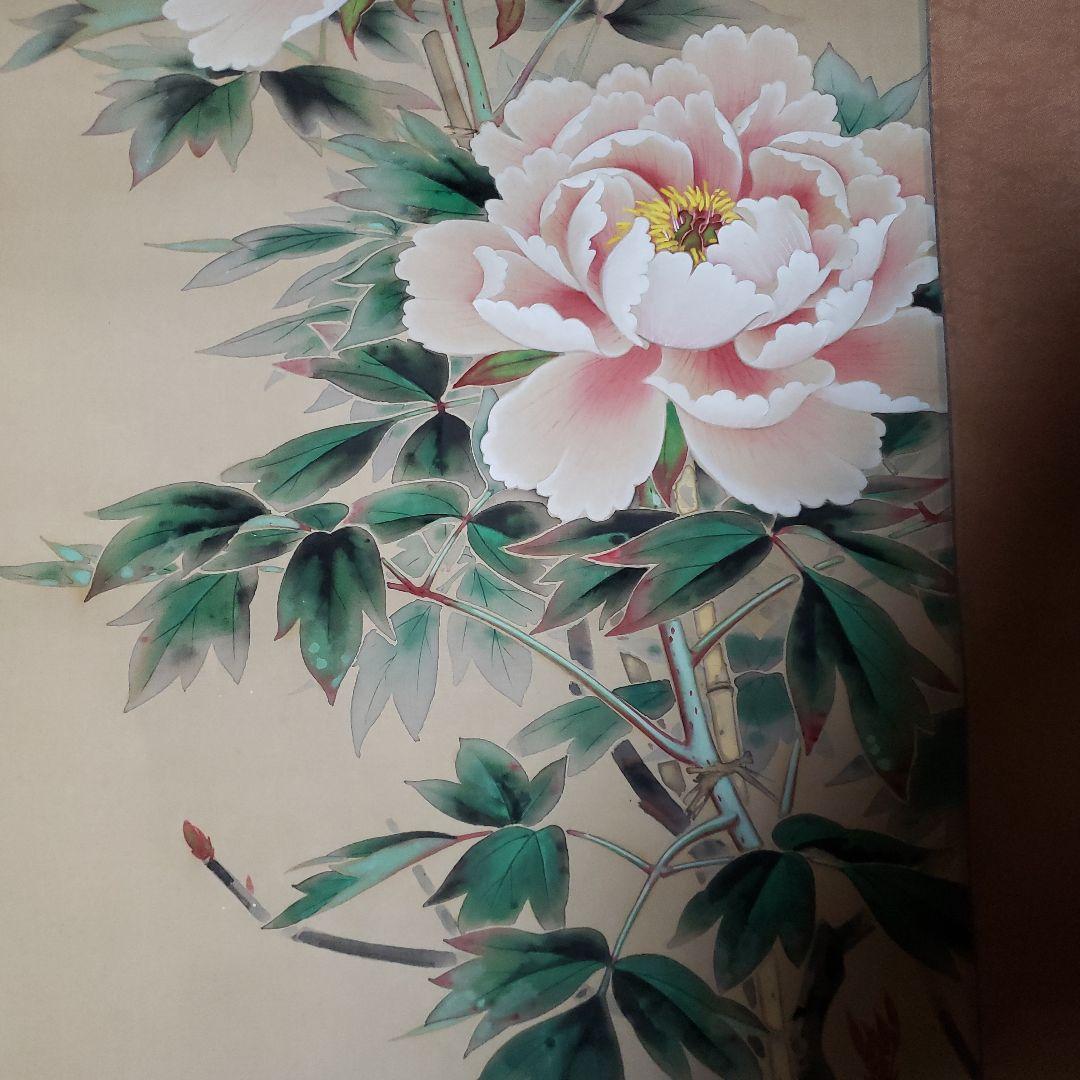 白い猫と牡丹の掛軸