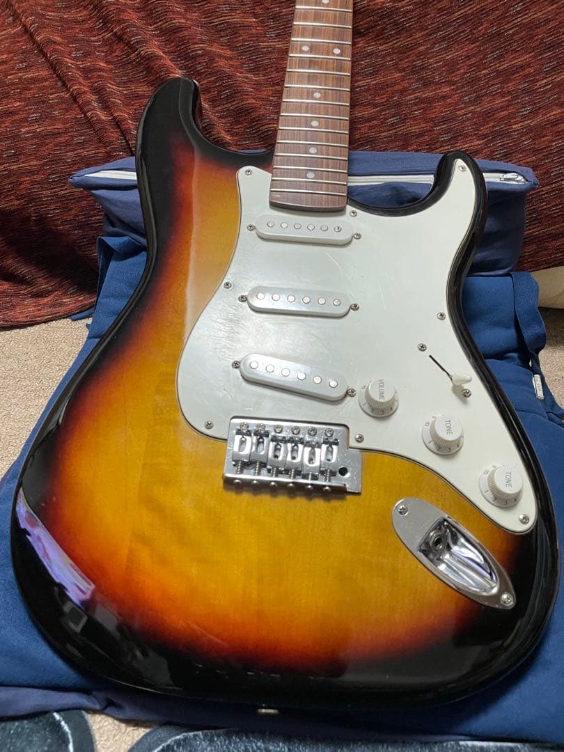 VINTAGE ストラトタイプ　エレキギター　22F