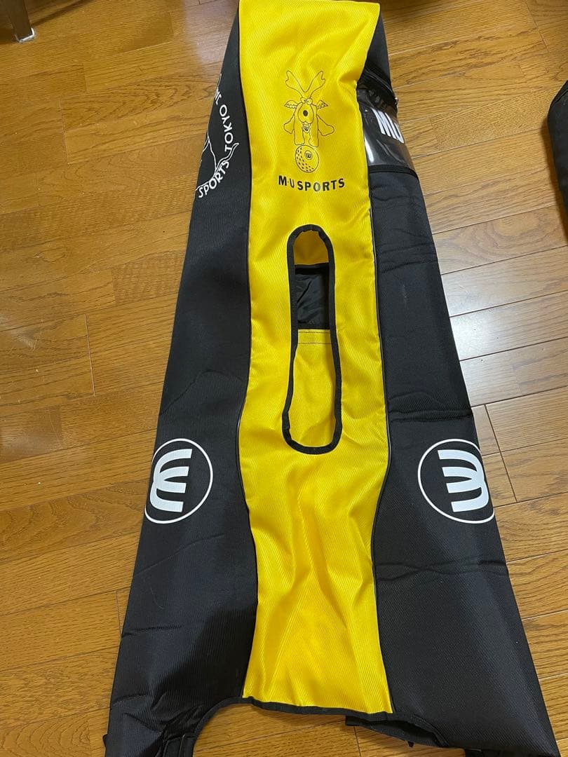 M.U.SPORTS ミエコウエサコ　トラベルカバー黒/黄