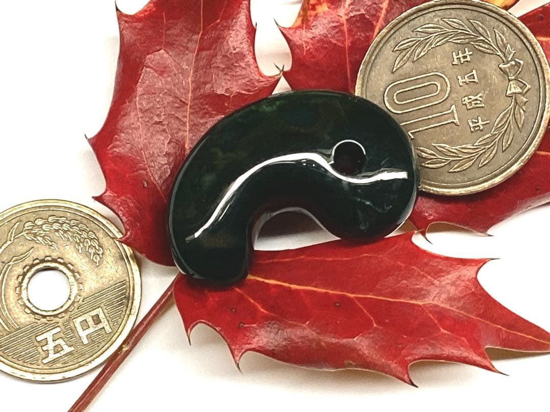 ✳天然濃厚な出雲勾玉【碧玉】　摩訶不思議な力の護符石を‼️本物をお身近に鑑別書付