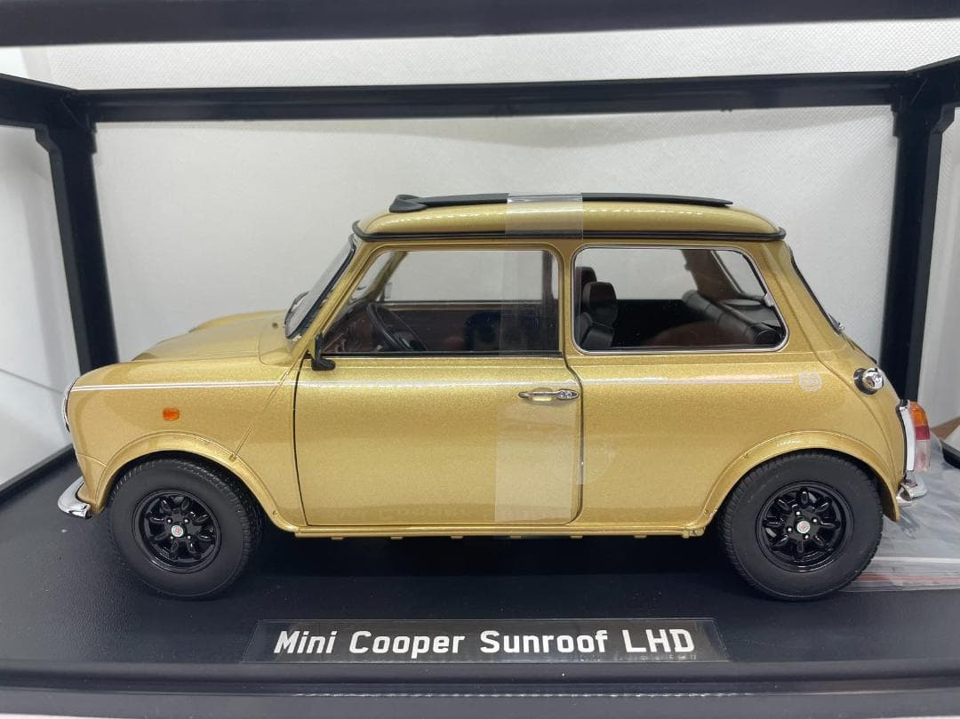 305-052 KK 1/12 ミニ クーパー Sunroof LHD