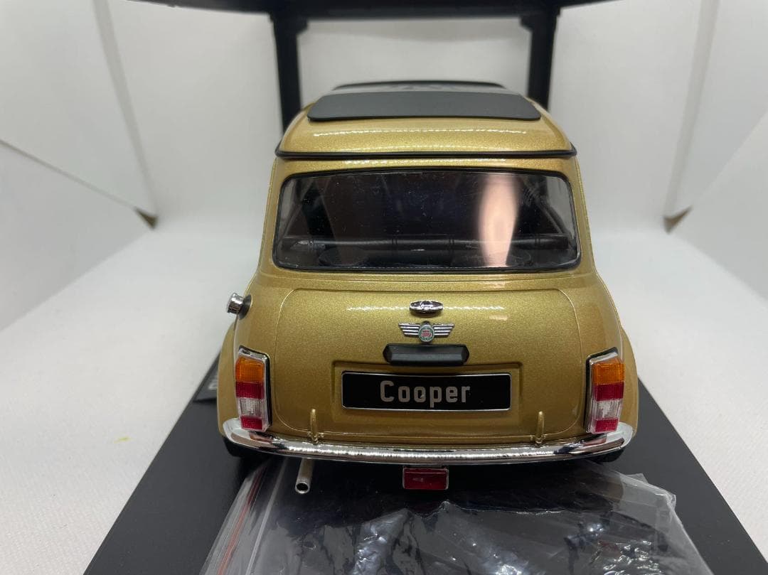 305-052 KK 1/12 ミニ クーパー Sunroof LHD