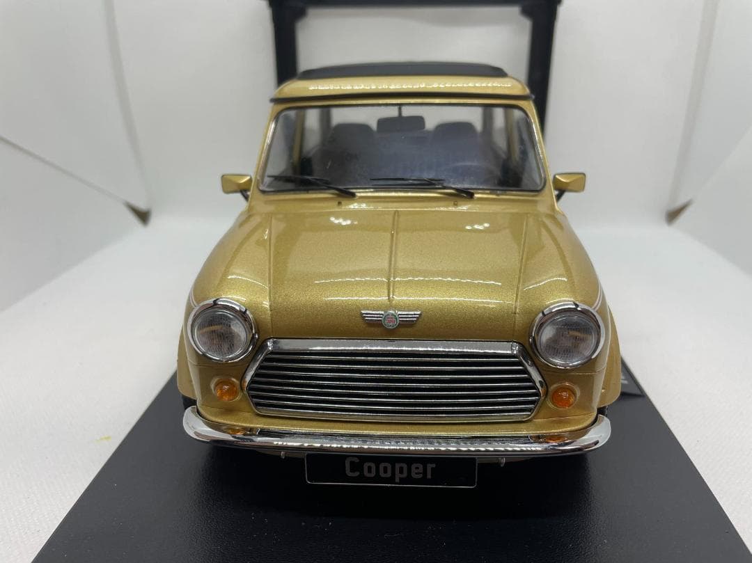 305-052 KK 1/12 ミニ クーパー Sunroof LHD