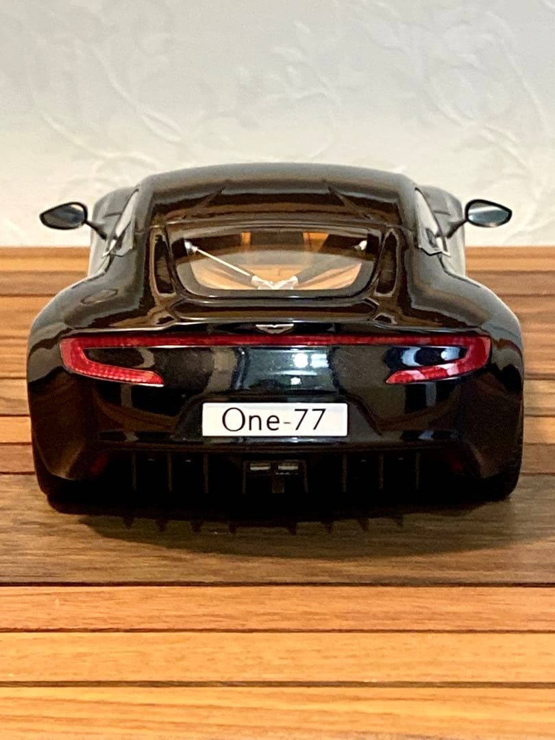 AUTOart 1/18 アストンマーチンONE-77 （ブラック）【中古品】