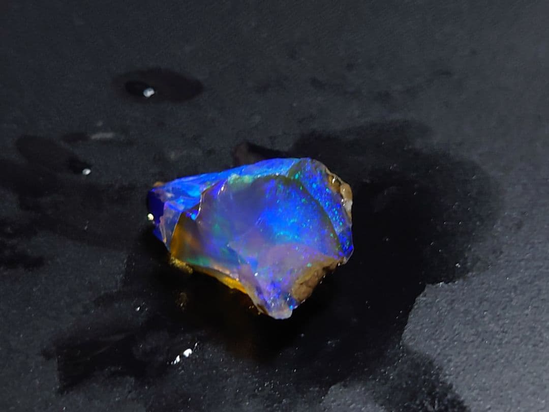 エチオピア　オパール　ピンファイア　星空のような　鉱物　標本　原石　チョーク