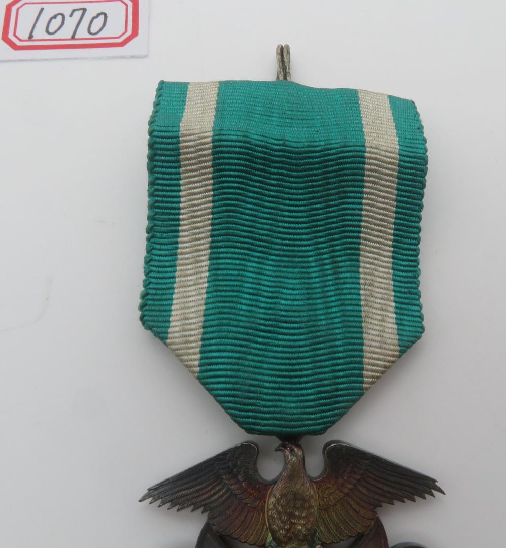 1070、功七級金鵄勲章　 記章 勲章 銀メダル1点