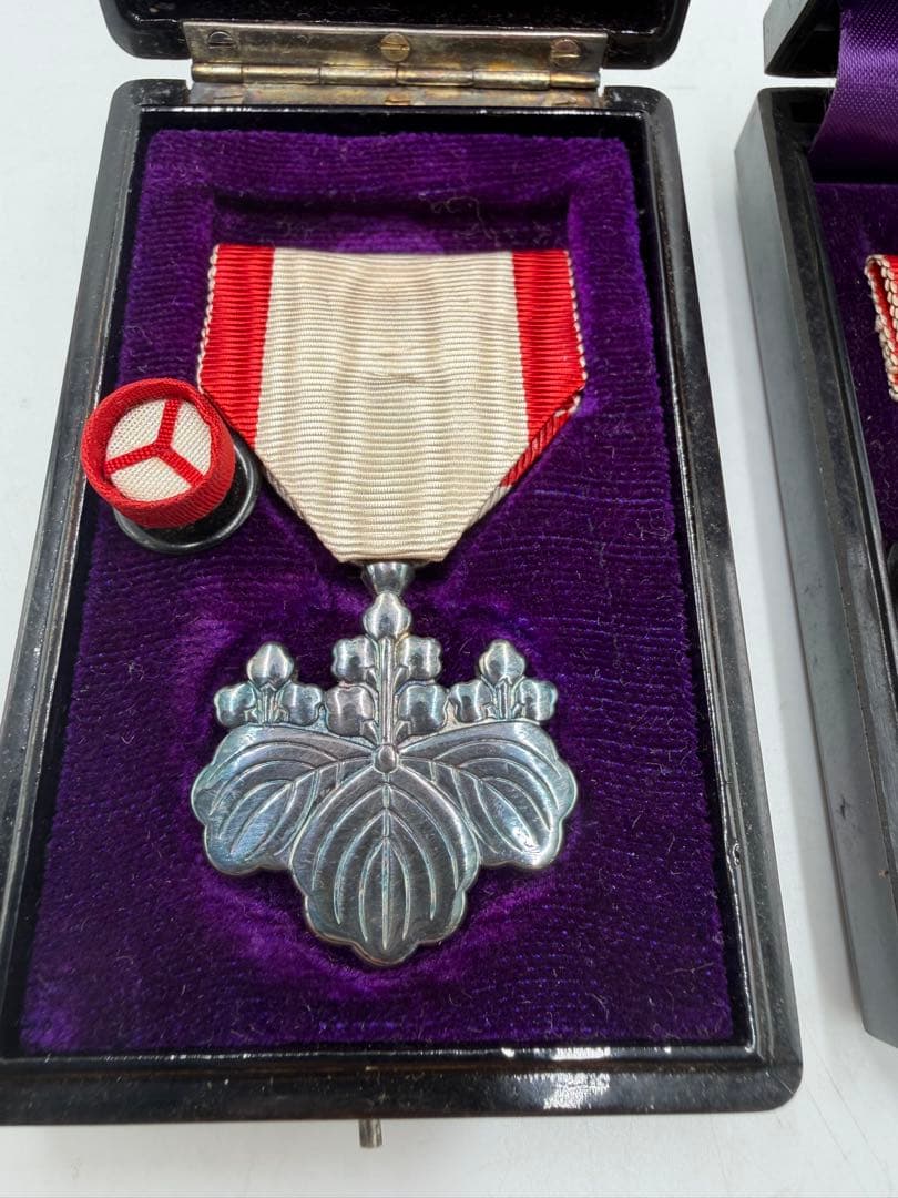 勲章 勲八等白色桐葉章　2点セット