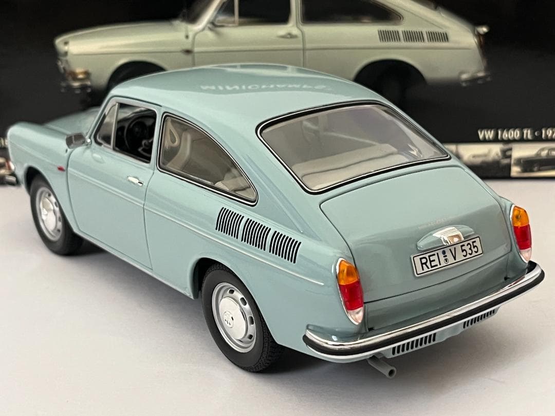 ミニチャンプス PMA 1/18 VW1600 TL 1970 ライトブルー美品