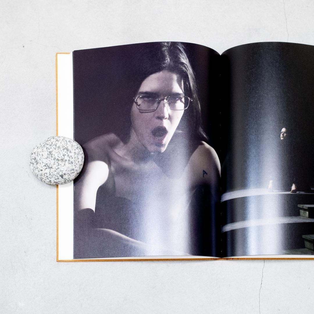 FAUST Zak Group Anne Imhof アンネ・イムホフ 図録