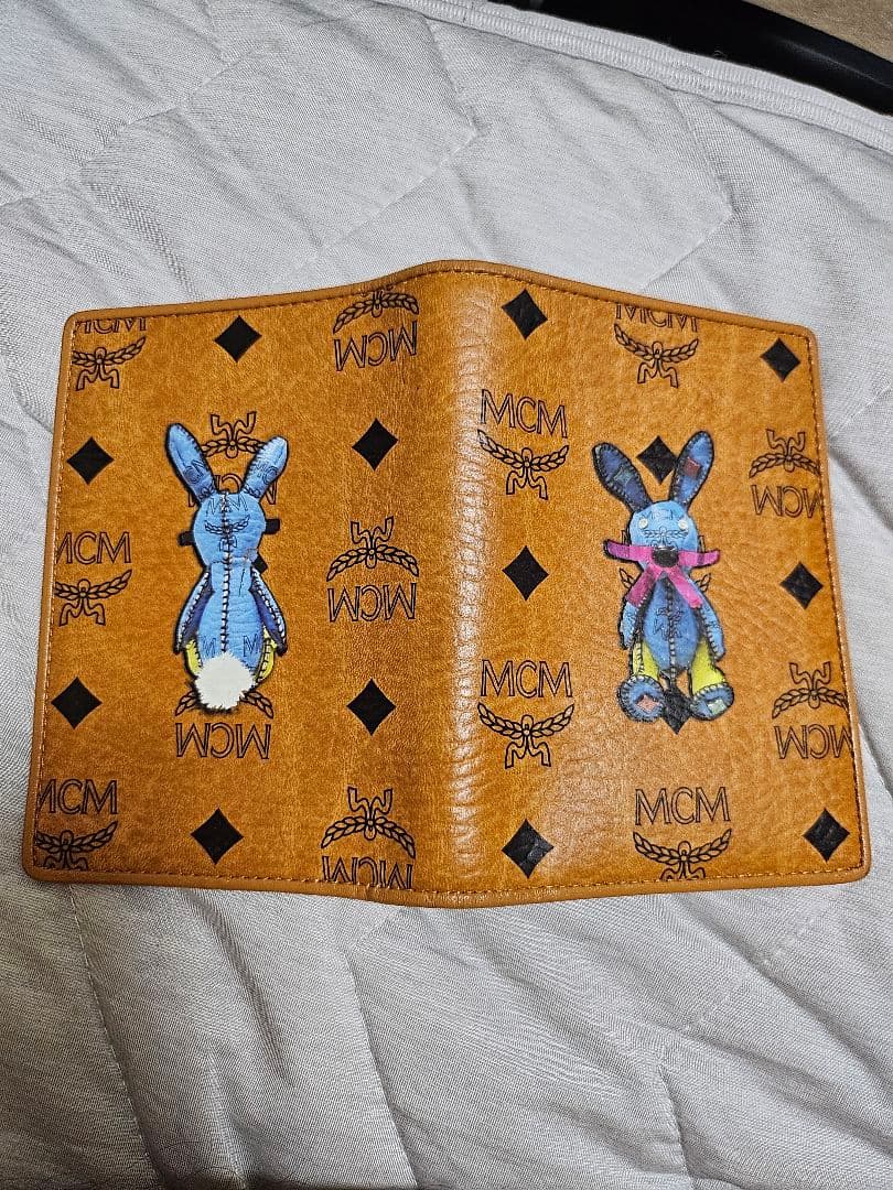 MCM ラビット プリント パスポート財布