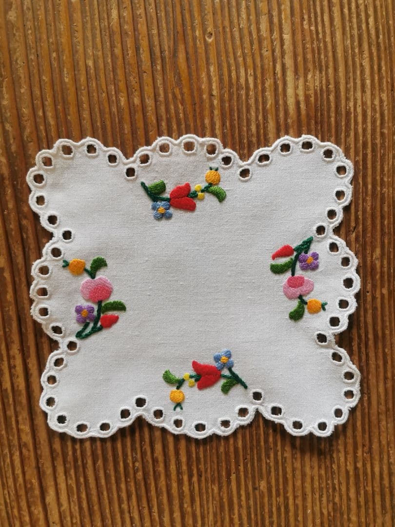 アンティーク カロチャ刺繍 スカラップアイレット ドイリー ２枚ペアセット