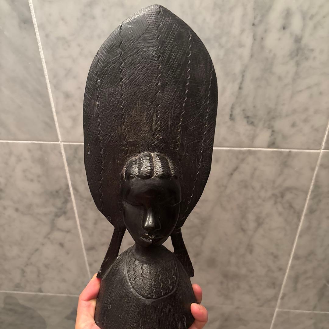 アフリカアンティーク　美しい瞳と圧倒的な存在感の木彫りオブジェ
