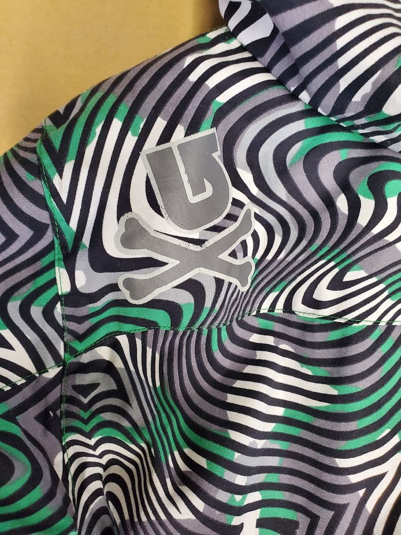 バートン　ジュニアスノーボードウェア　スキー 上下セット