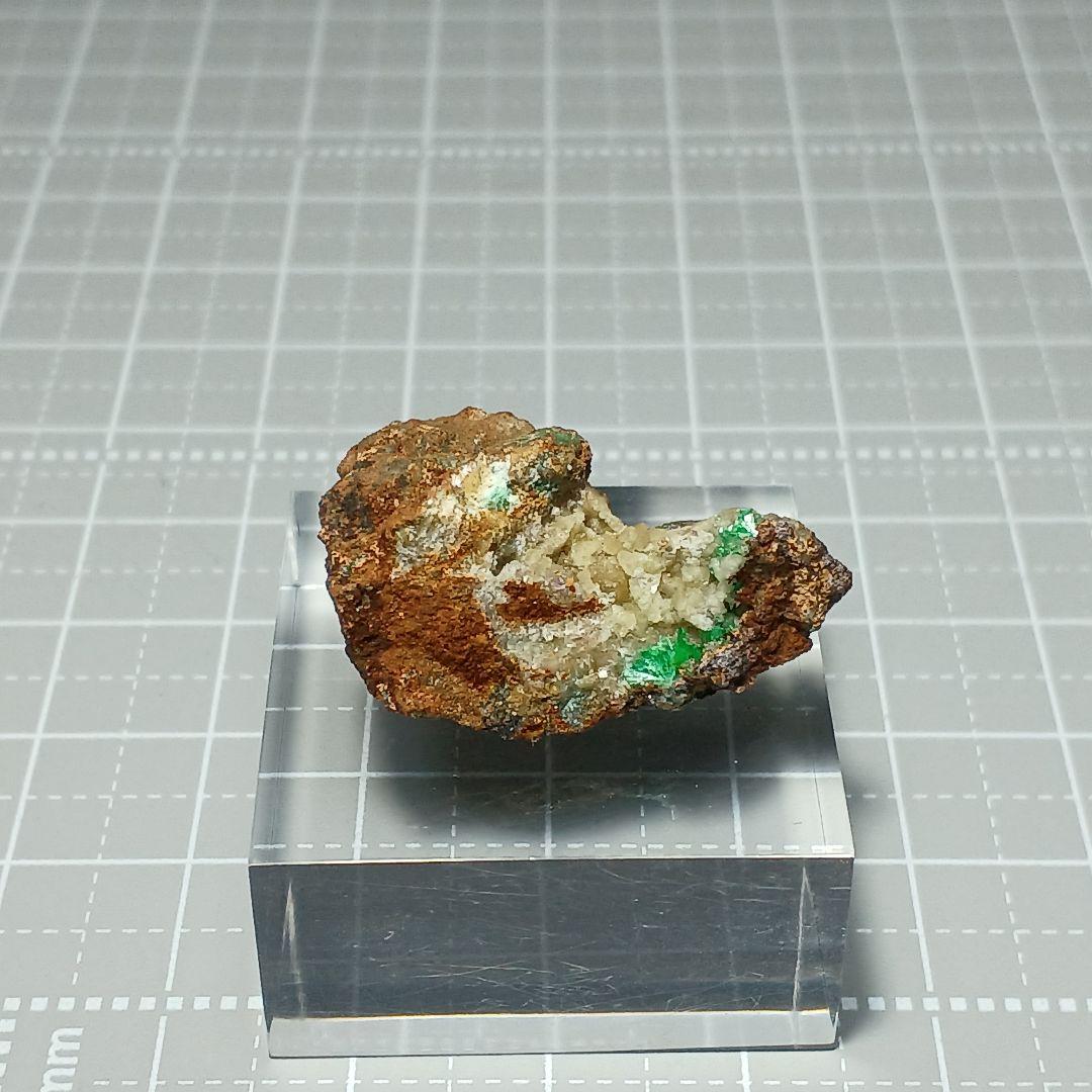 ニッケル華　原石　アナバーガイト　Annaberigite　カルサイト　鉱物標本