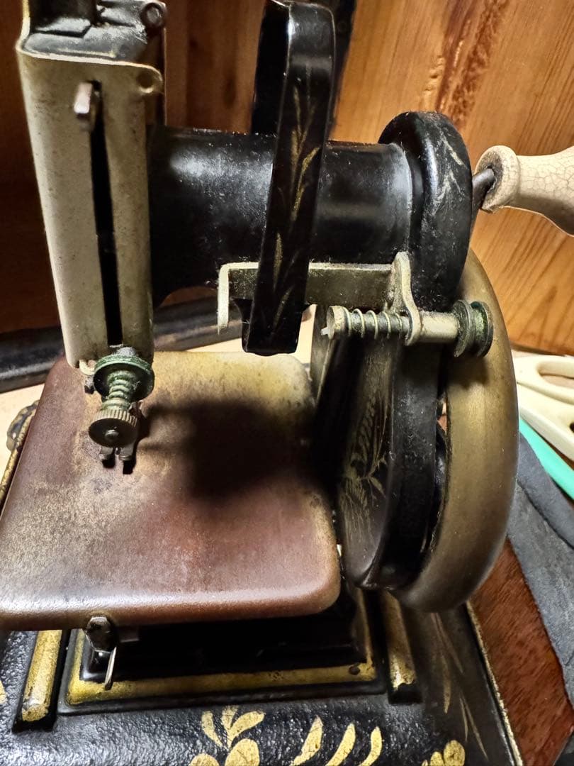 t*c様 ヴィンテージ ミシン 装飾的花模様