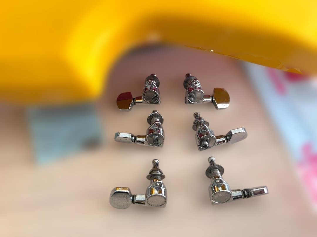 送料無料●イエローミニ ギター メイヴィス（バックトゥザフューチャーライク）