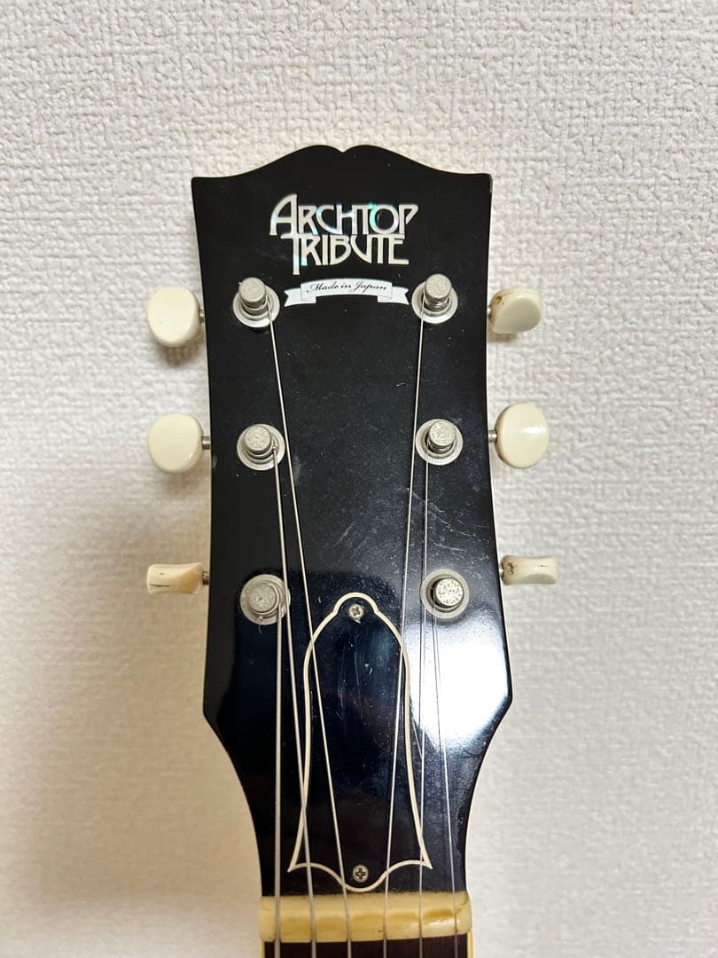 セミアコ　ARCHTOP Tribute ゴールド