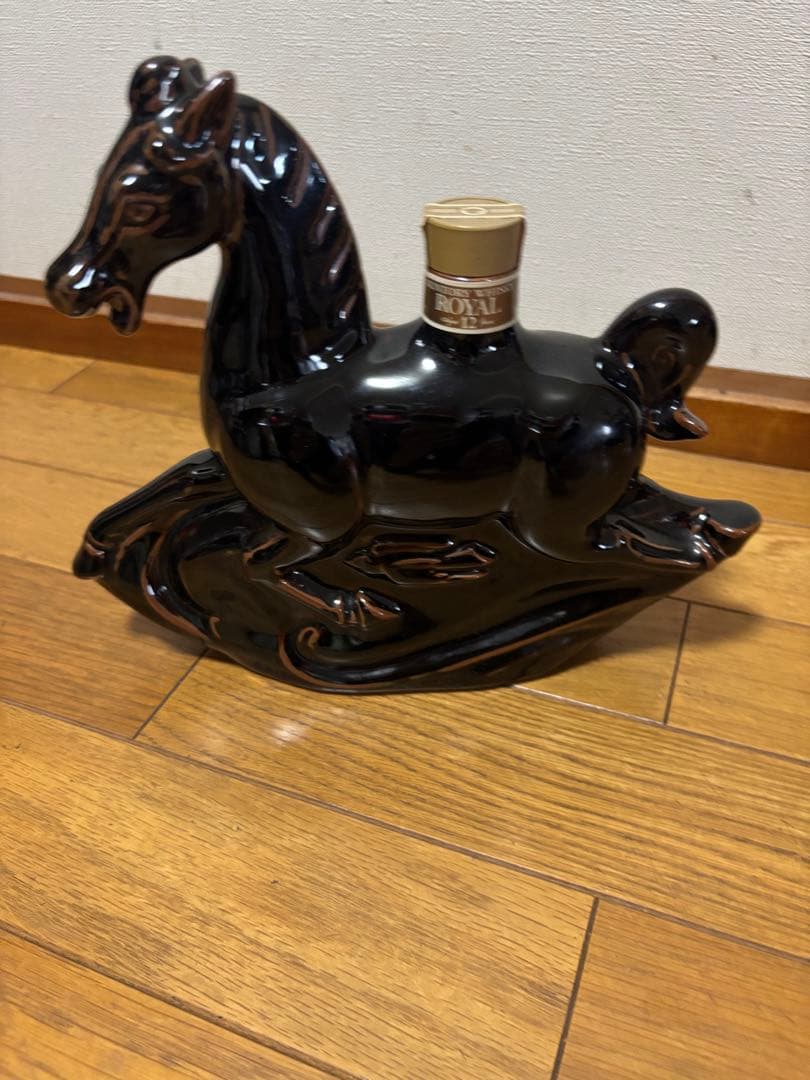 【未開栓】干支 午 馬型 陶器 ウイスキー サントリー ローヤル12年