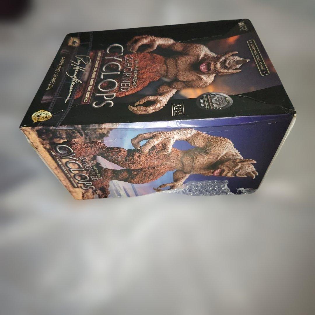 スターエーストイズ　サイクロプス　ソフビスタチュー　未開封　現状品