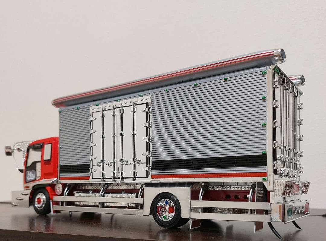 デコトラプラモデル アオシマ 1/32 いすゞ フォワード 完成品