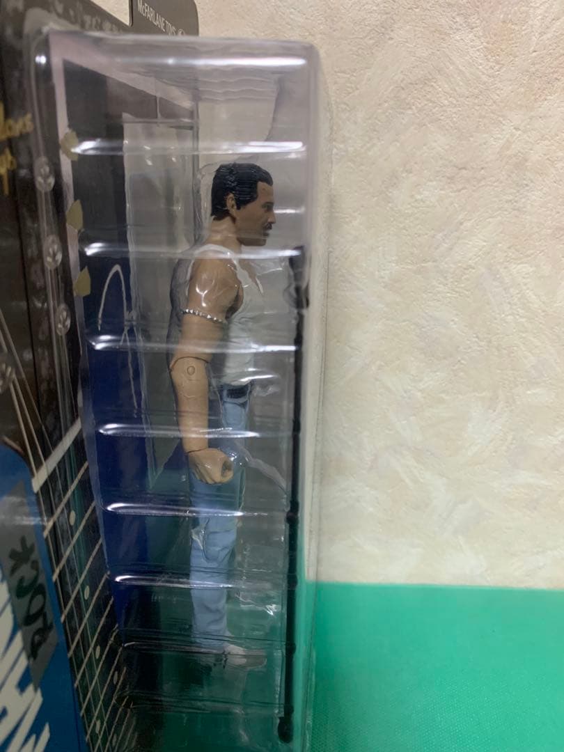 FREDDIE MERCURY フレディ　マーキュリー　フィギュア