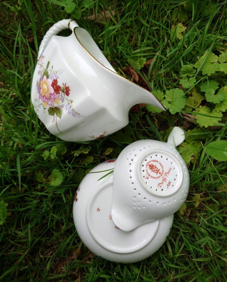 ロイヤル・クラウンダービー　ボーンチャイナ　ティストレーナー＆ミルクポット