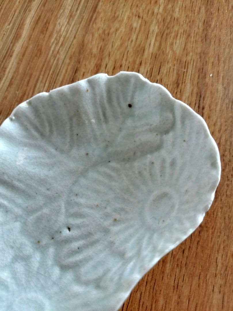 古伊万里　白磁　陽刻　菊　豆皿