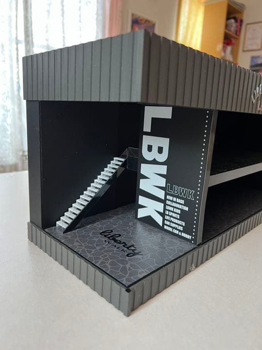 80台限定品！ イグニッションモデル 1/64 LBショールーム ジオラマ