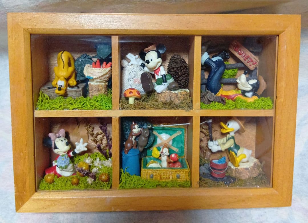 【Disney】ミニチュアコレクション　壁掛け　木製　ᒍOᒪᒪY COUNTRY