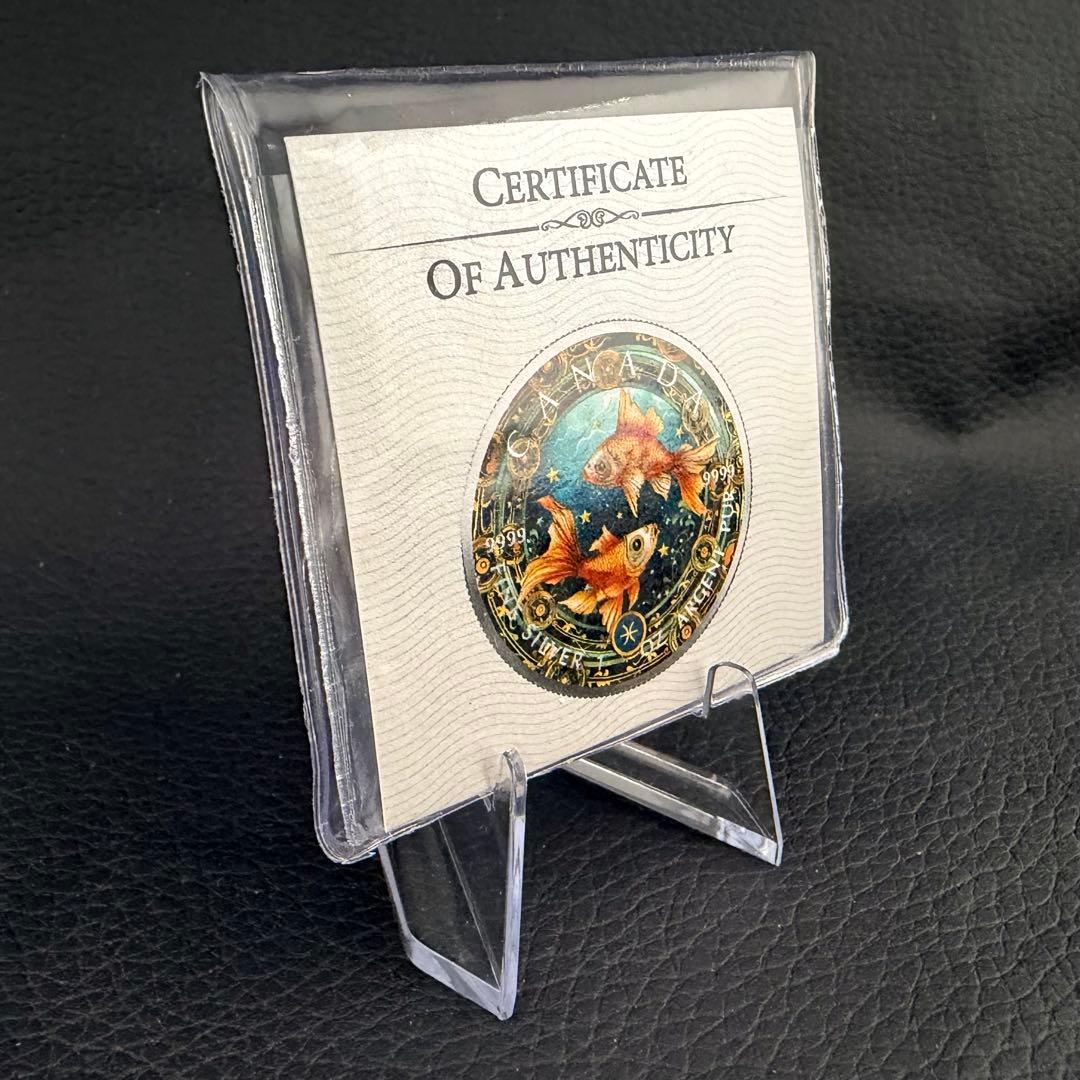 【paperbook】 メイプルリーフ 銀貨 カラー 金魚鉢で泳ぐ金魚