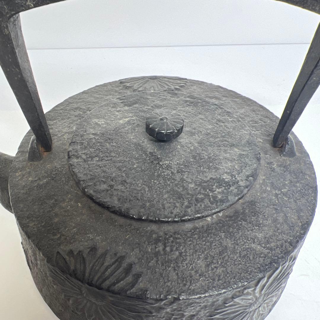 南部　宝泉　出来良　菊図　鉄瓶　1841g 東さ8-0131☆2F