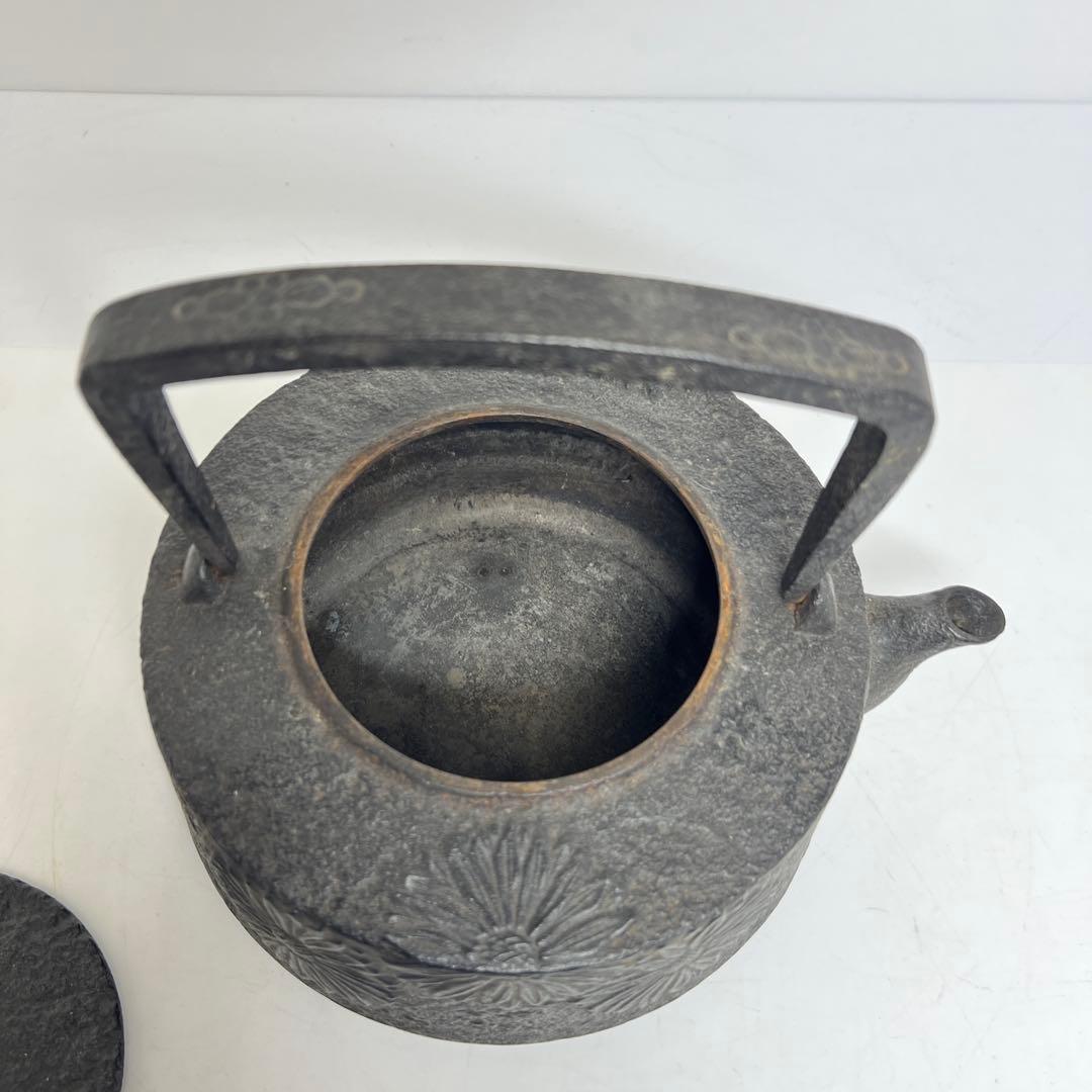 南部　宝泉　出来良　菊図　鉄瓶　1841g 東さ8-0131☆2F