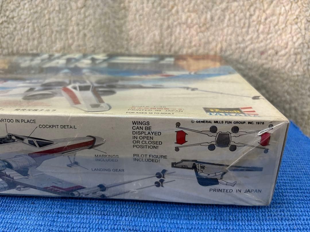スターウォーズ　 超レアなお宝付き(下敷き？）　プラモデル　X-wing