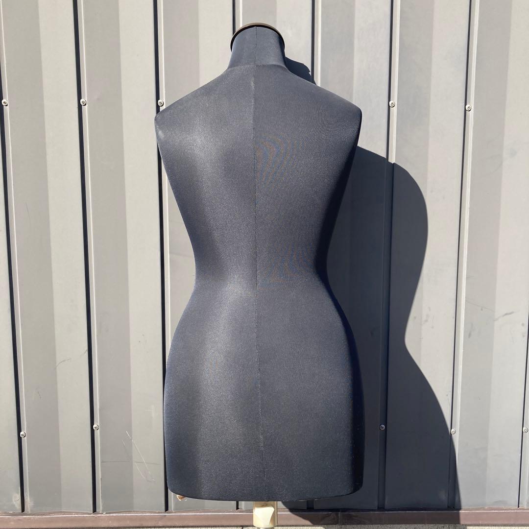 【美品】レディース トルソー マネキン 9号相当 ブラック 鉄脚ベース 土台なし