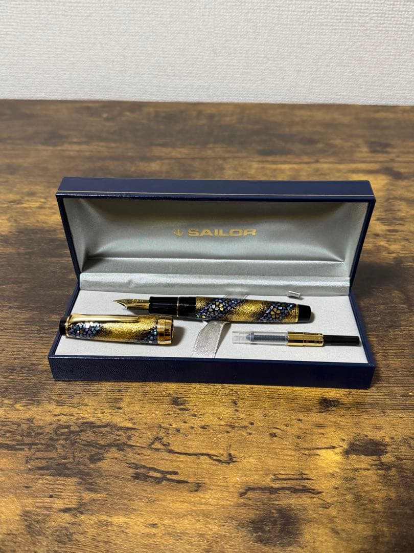 新品未使用　内閣総理大臣　特別慰労品 螺鈿蒔絵 桜流れ セーラー　万年筆　M