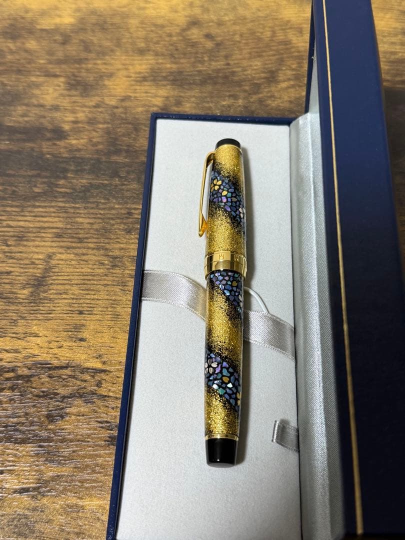 新品未使用　内閣総理大臣　特別慰労品 螺鈿蒔絵 桜流れ セーラー　万年筆　M